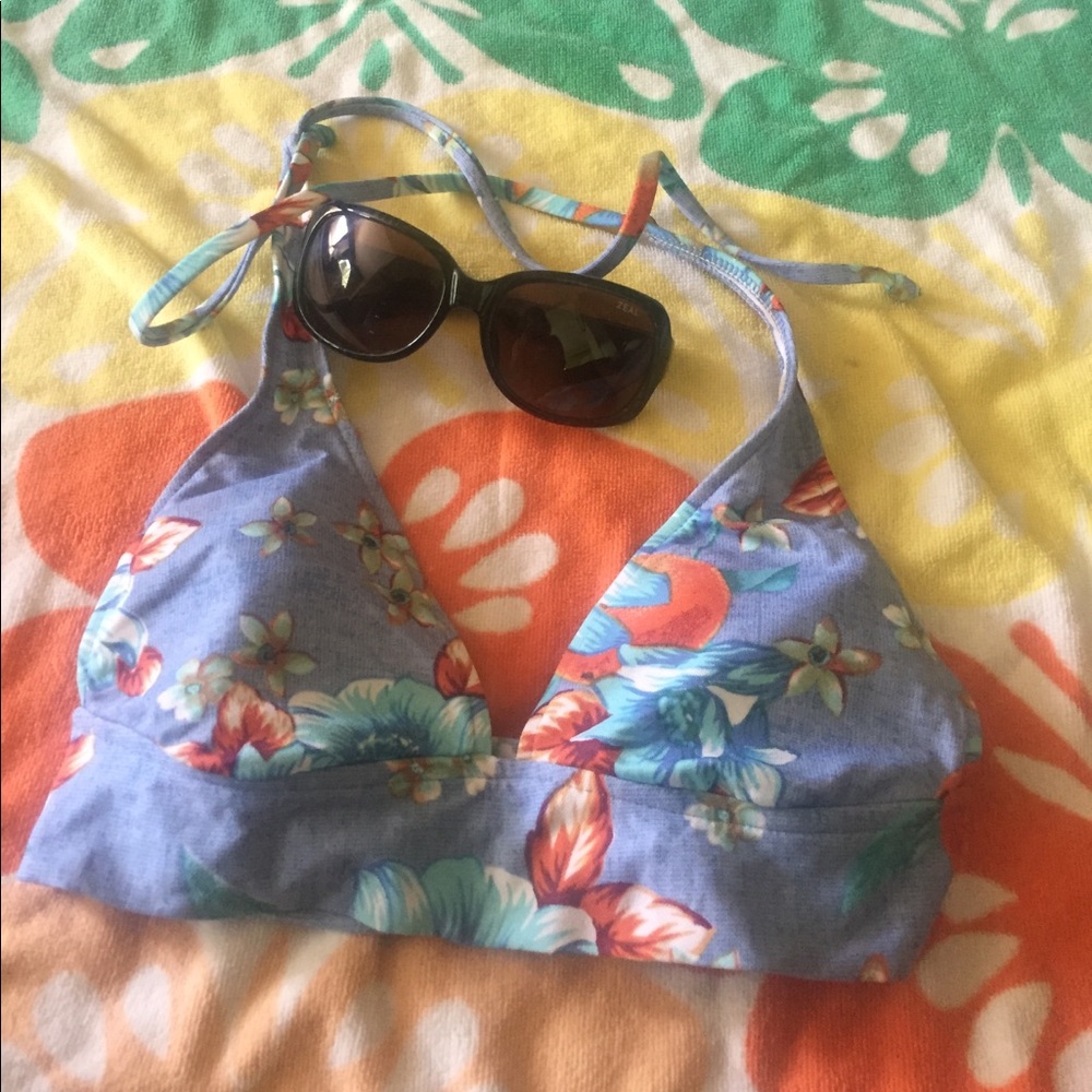 🌟 Lovely colorful Tropical Hawaiian flower print bikini top NWT